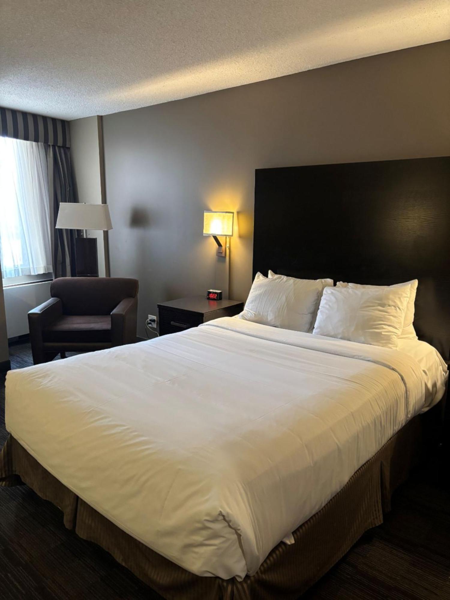 Radisson Hotel Winnipeg Downtown Экстерьер фото